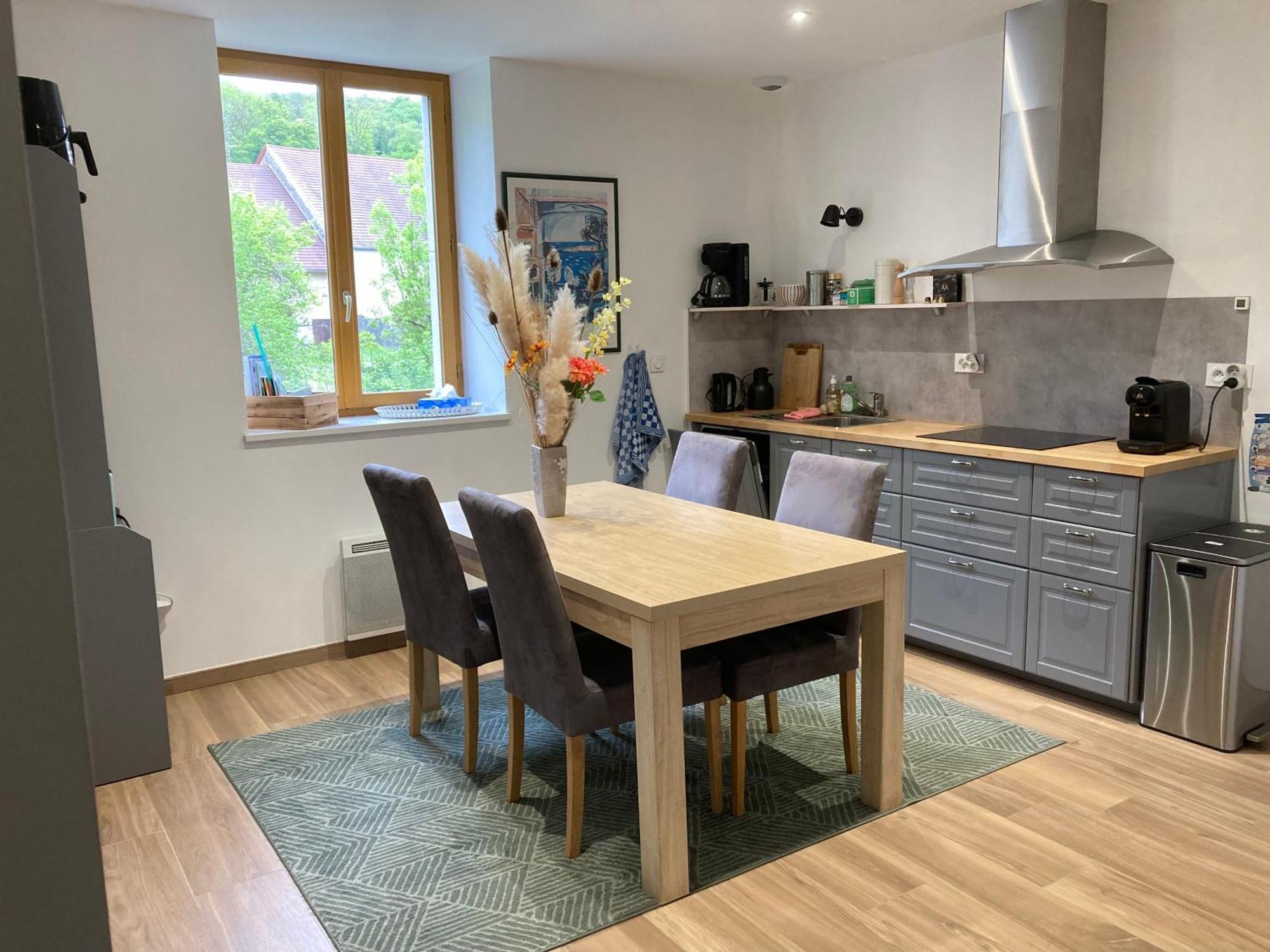Spacious In Old Farm Close To De Vouglans Apartment